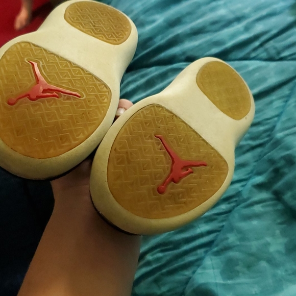 Jordan's - Picture 2 of 3